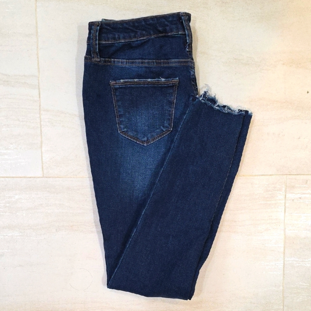 Universal Thread Mid Rising Jegging - Picture 2 of 15